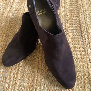 Stuart Weitzman Size 11 brown suede bootie with a 2 3/4" heel.